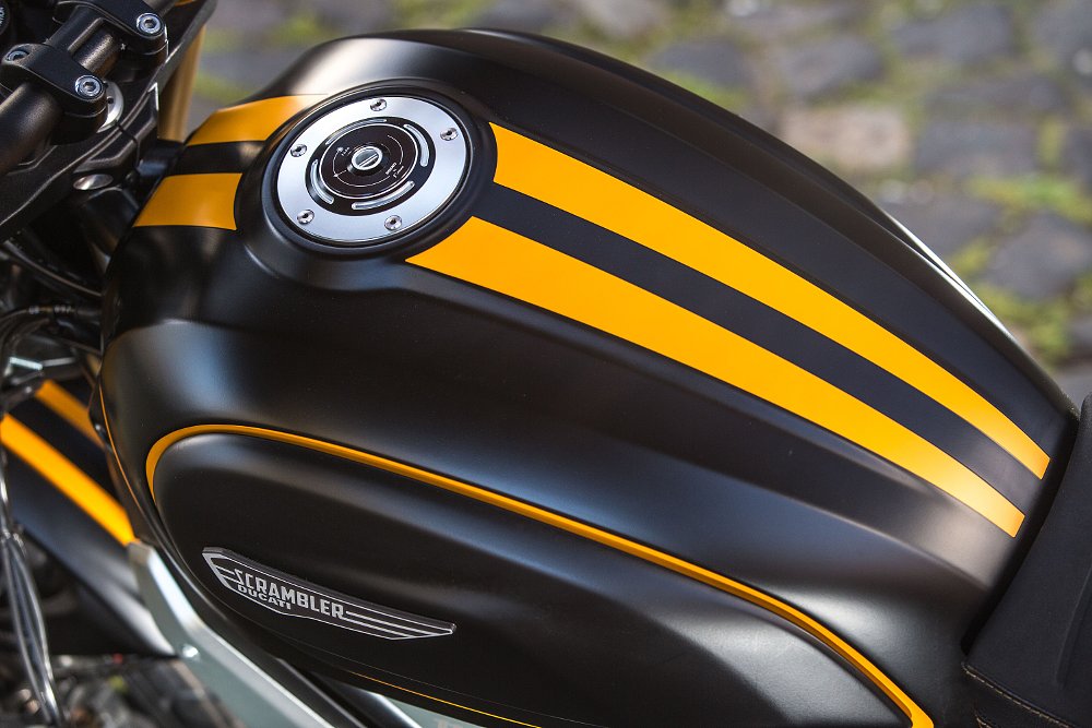 Scrambler 1100 Sport tank and accessory cap