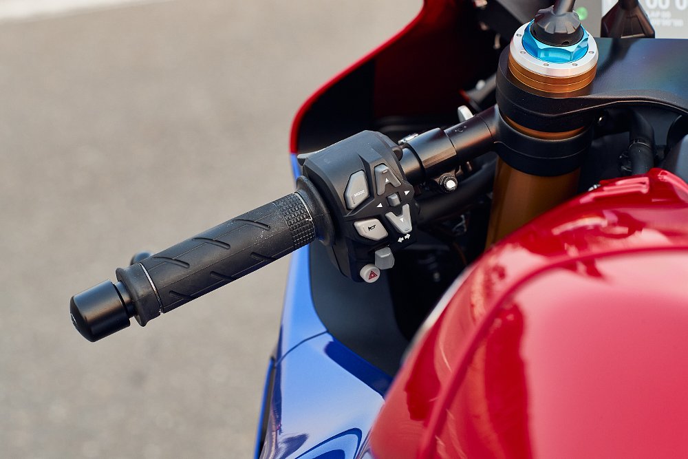 Honda CBR1000RR-R left controls