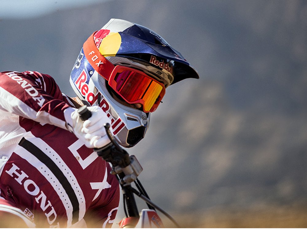 Fox Racing Vue Goggles were devoloped with Ken Roczen and offer a quick change lens.