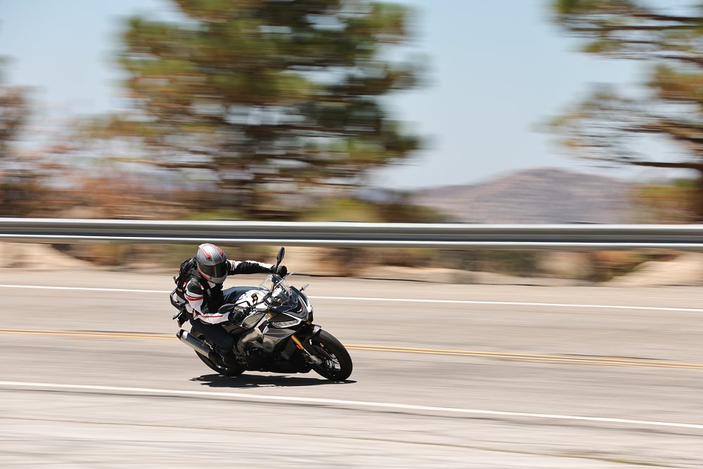 The 2021 Aprilia Tuono V4 is a helluva lotta fun.