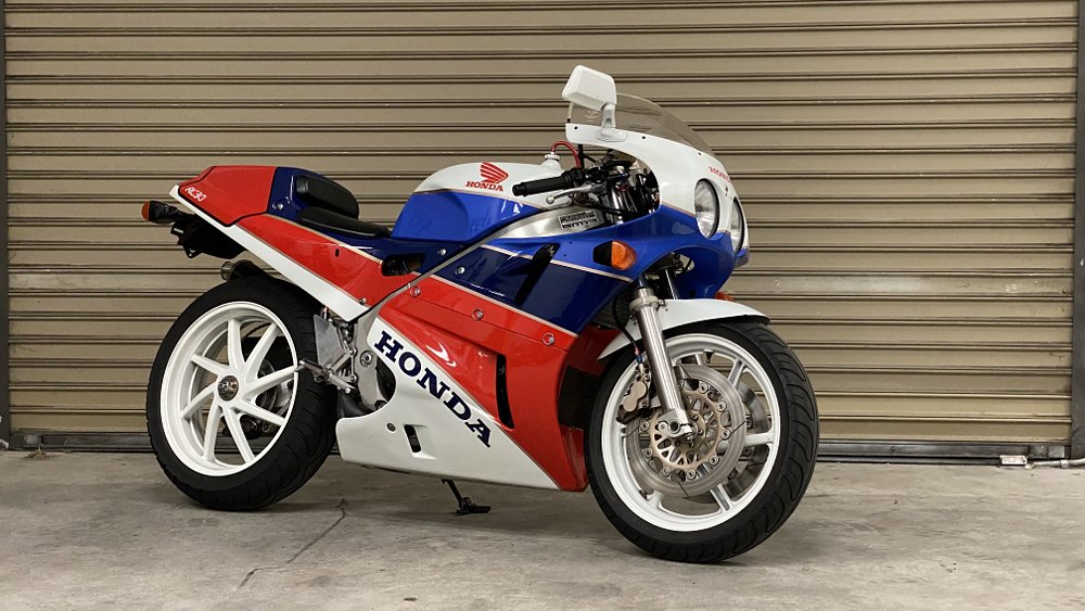 Honda RC30 in a garage