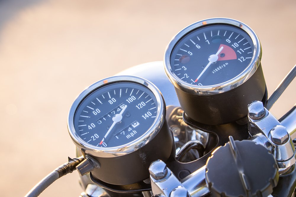 Kawasaki H1 Mach III gauges.