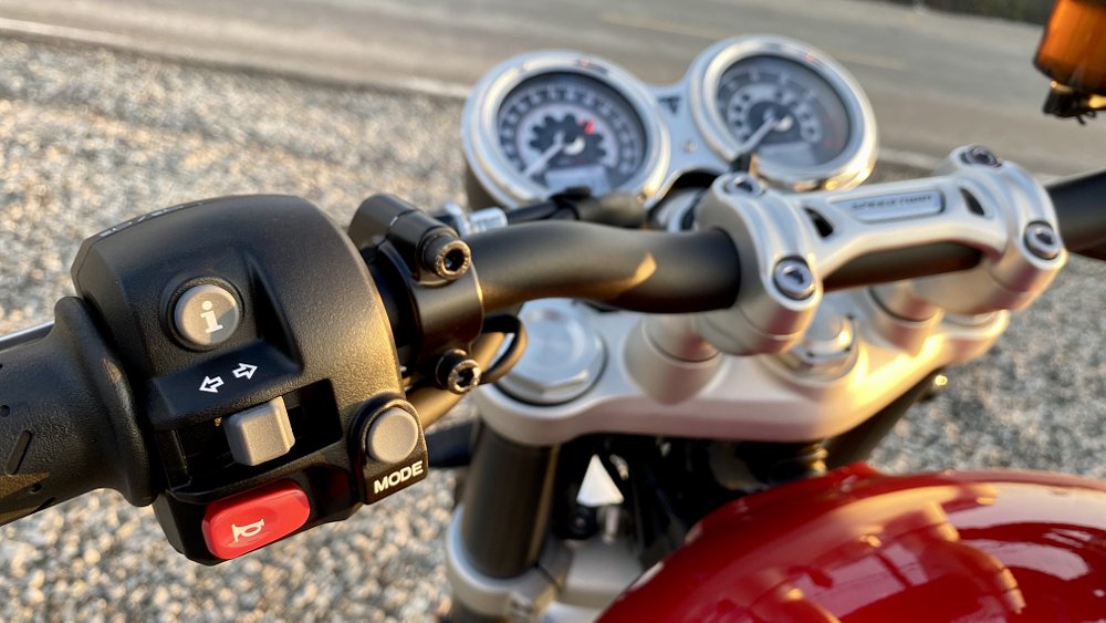 Triumph Speed Twin switch controls on left handlebar