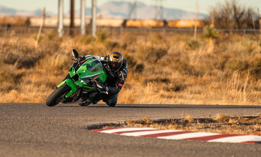 kawasaki zx-10r in action