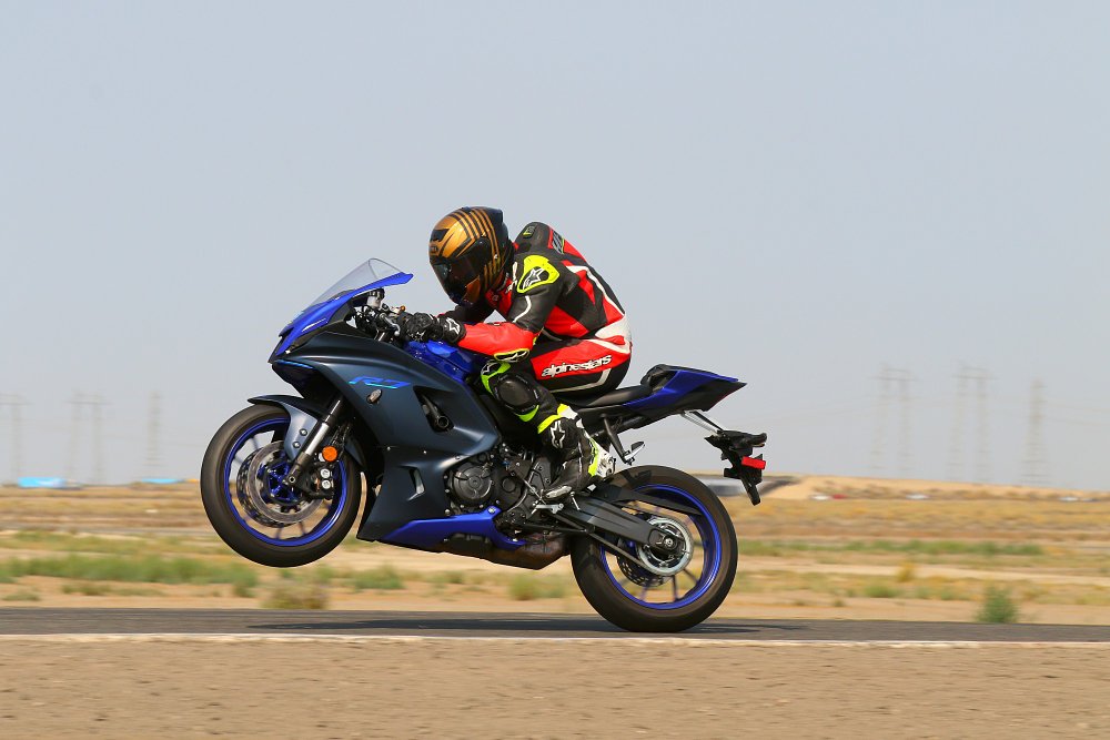 Yamaha R7 motorcycle
