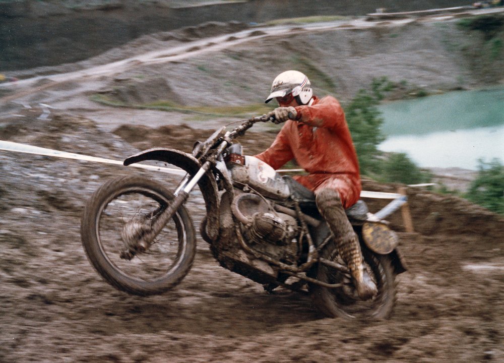 BMW's GS800 prototype being ridden through the mud by Laszlo Peres.