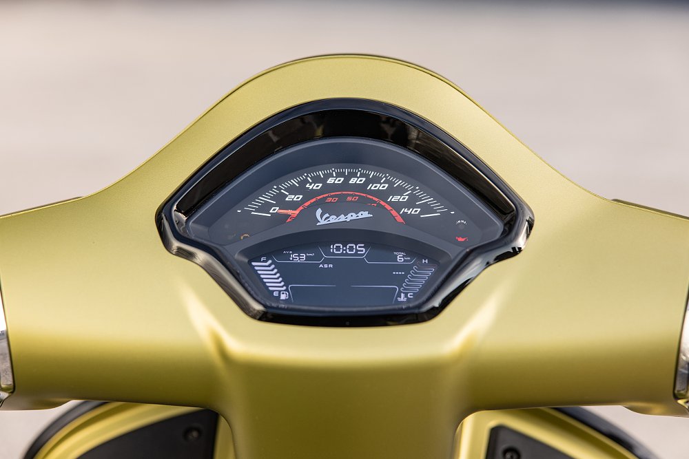 Vespa GTS 300 dash