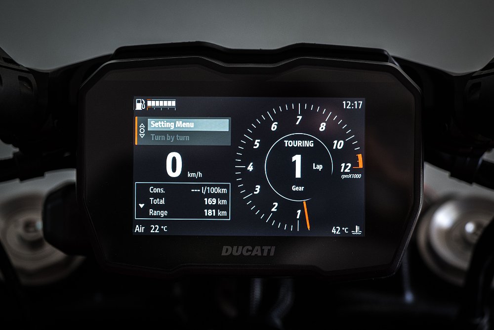 Ducati Diavel V4 dash