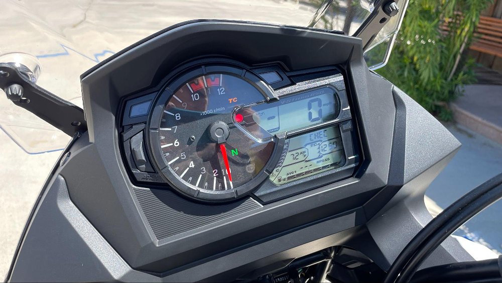 a close up of the V-strom dash
