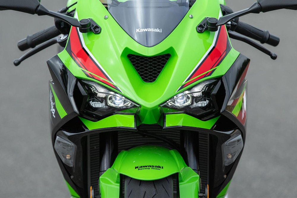 A close up front view of the 2024 Kawasaki Ninja zx-6r front cowling and headlights