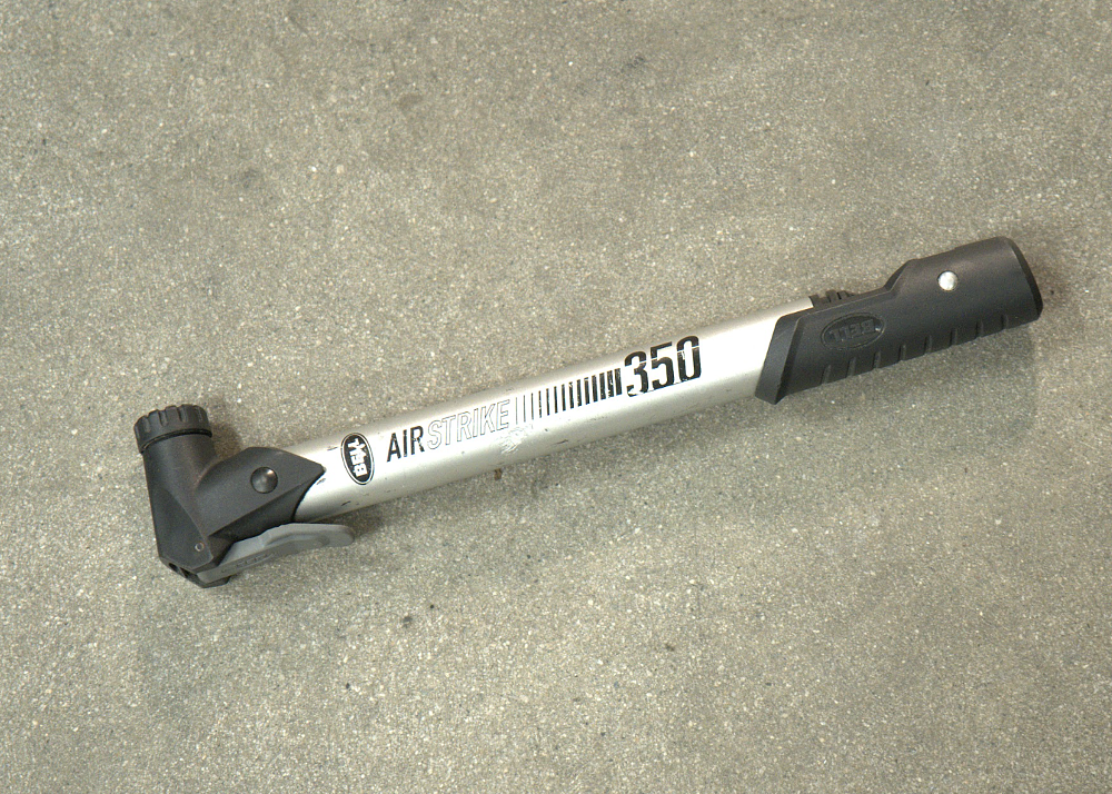 Simple bicycle pump for tire inflation