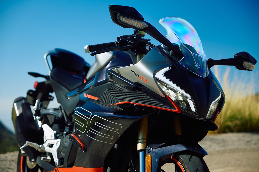 2023 CFMOTO 450SS winglets and carbon fiber