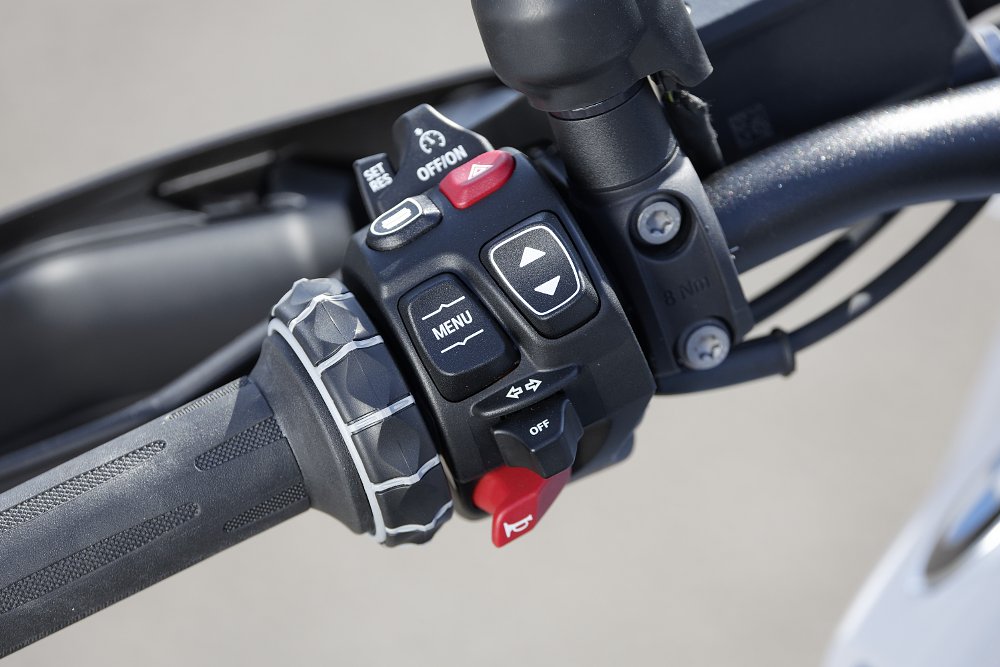 lefthand control cluster on the BMW R 1300 GS