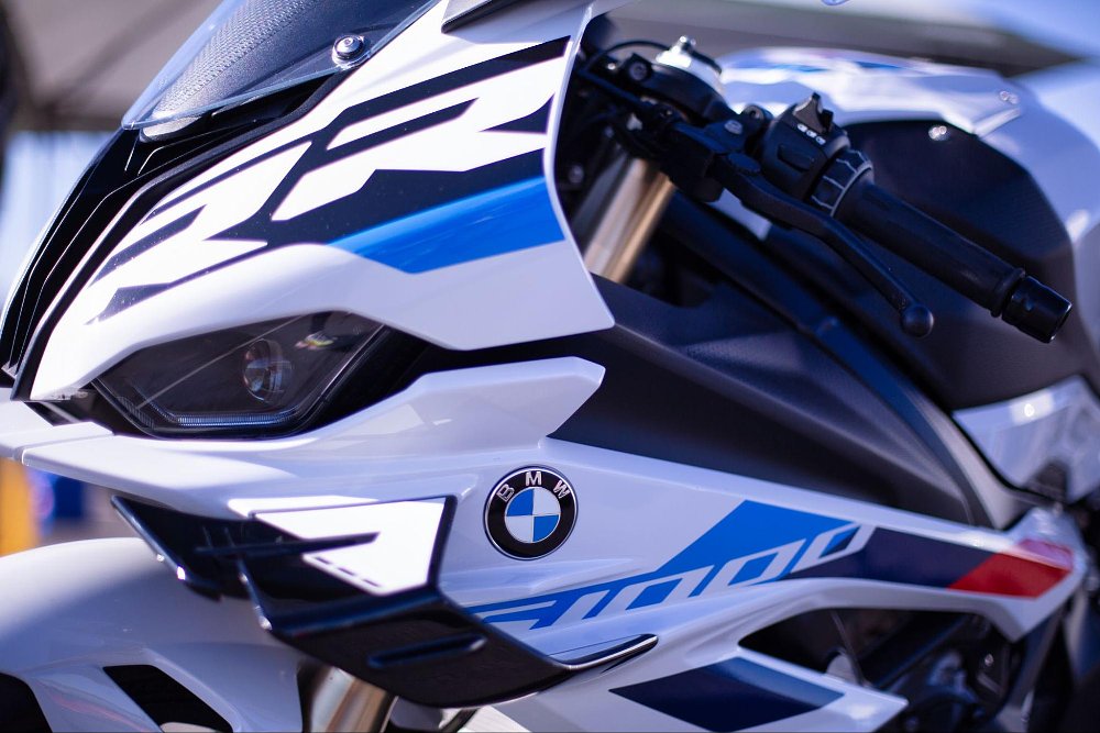 A close up of the bmw s 1000 rr front fairing