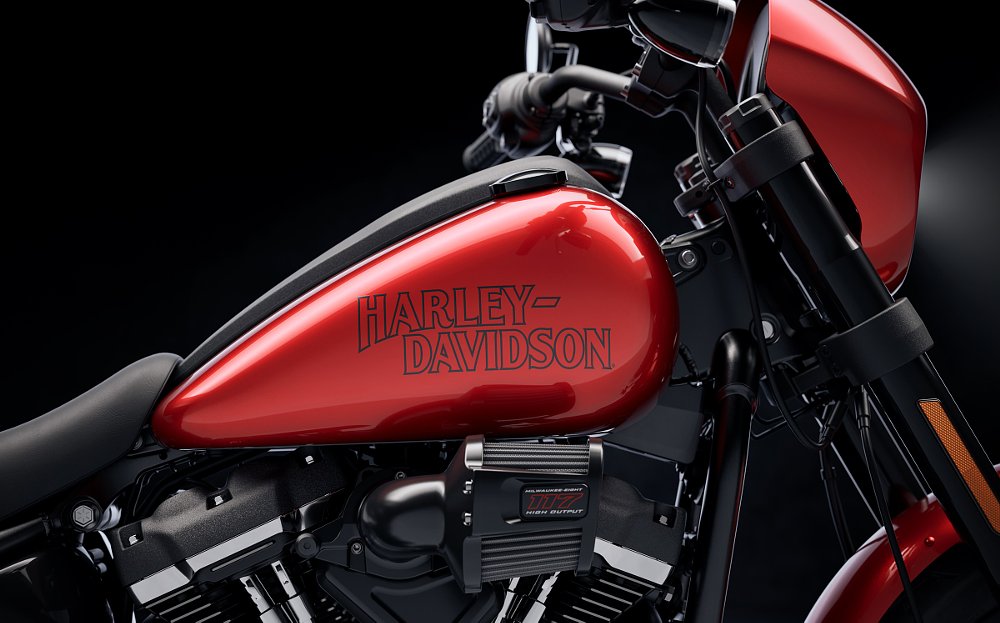 studio photo of Low Rider ST tank and fairing with orange-bronze paint