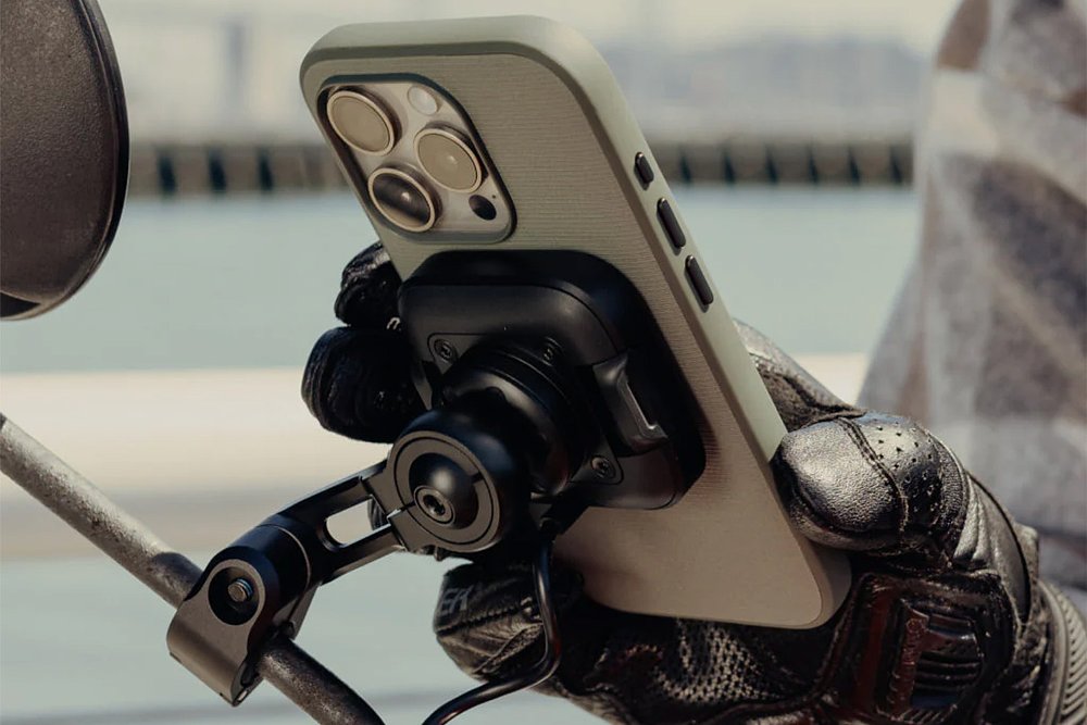 A rider locks their phone into Peak Design mirror mount.