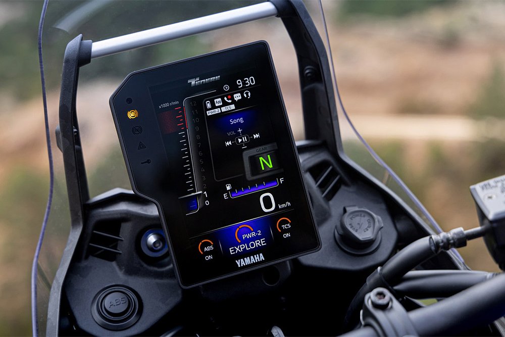 A punched in shot of the Yamaha Tenere 700's cockpit.